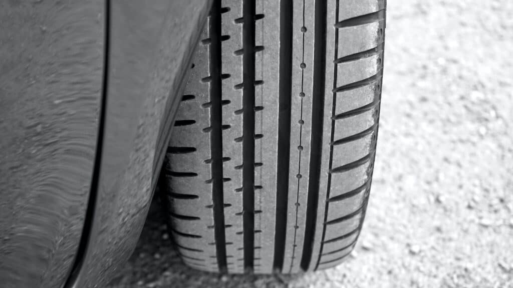 Trocar pneu de carro DIY