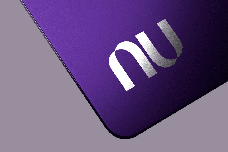 Nubank Ultravioleta Black vale a pena? Veja como conseguir o seu