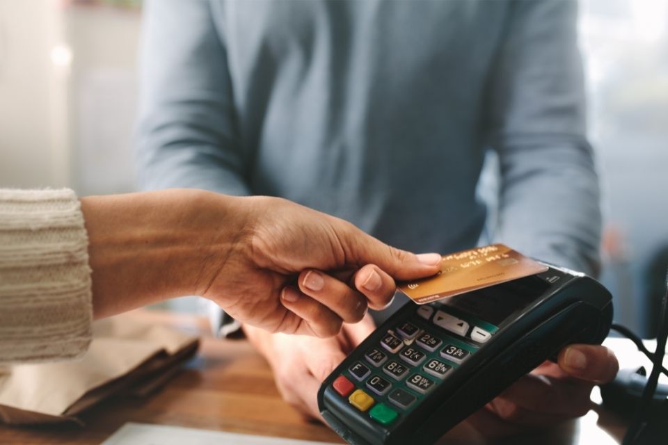 O que é contactless? Veja como funciona a tecnologia dos cartões!