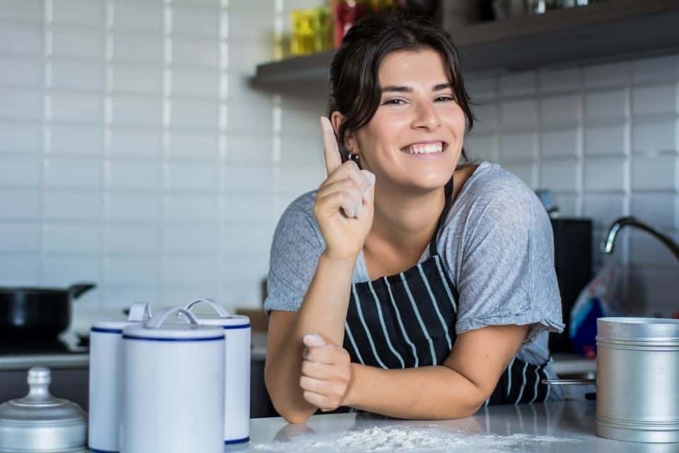 Como economizar energia na cozinha? Veja formas de reduzir os gastos mensais!