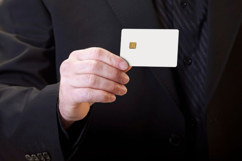 Cartão de crédito para Investidor: saiba qual banco libera os melhores para solicitar!