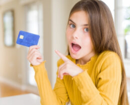Cartão de crédito para menor de 18: Qual banco libera e como fazer