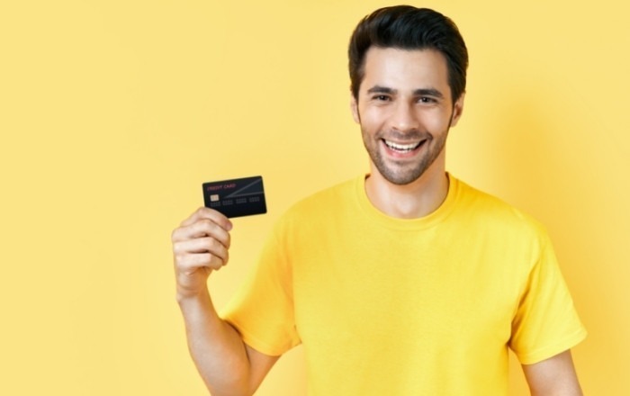 Cartão de crédito com nome sujo: 12 melhores para fazer pela internet!