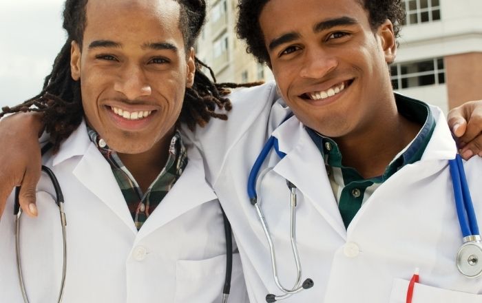 Fintech oferece crédito para estudantes e recém-formados de medicina