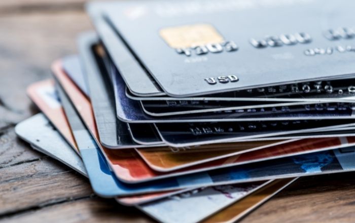 Cartão de crédito ajuda usuários a manter o padrão de consumo após alta da inflação