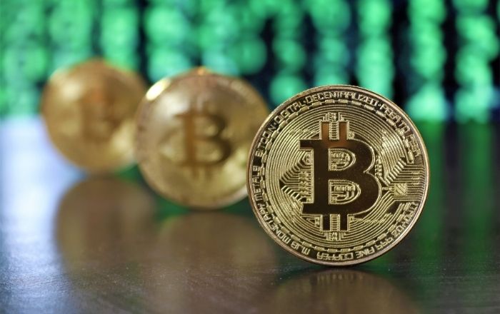 Bitcoin volta ao top 10 na lista de ativos mais valiosos e supera 30 mil dólares