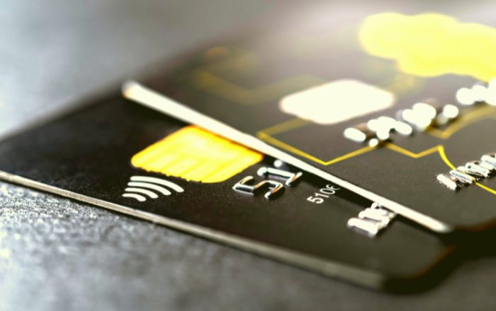 Cartão de crédito BTG Pactual Black oferece IOF reduzido a 1,1%