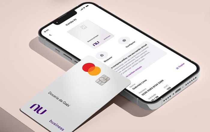 Cartão prateado Nubank chega para atender pequenos empresários