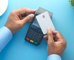 Maquininha de cartão da Cielo vale a pena? Conheça as taxas e mais!