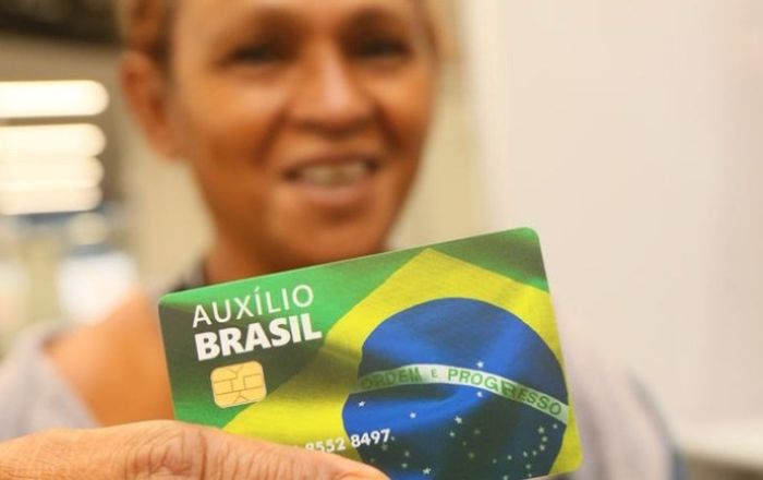 Pagamentos do Auxílio Brasil e do Auxílio Gás são antecipados em outubro