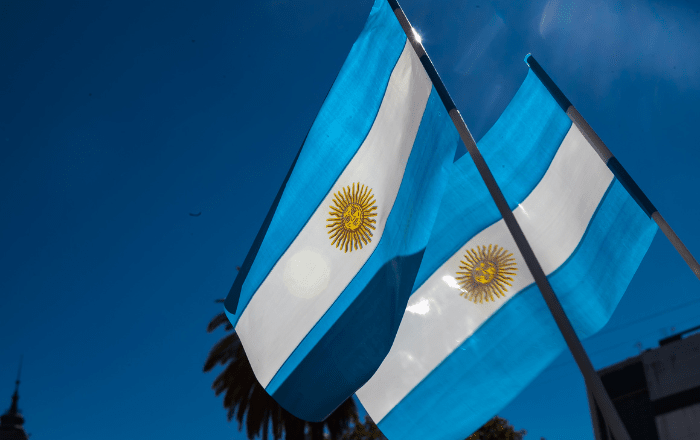 Desvalorização do peso beneficia brasileiros na Argentina
