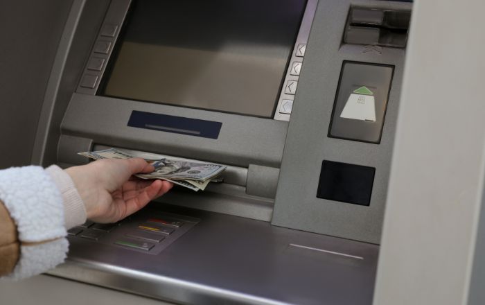 Como depositar dinheiro no caixa eletrônico? Veja o passo a passo!