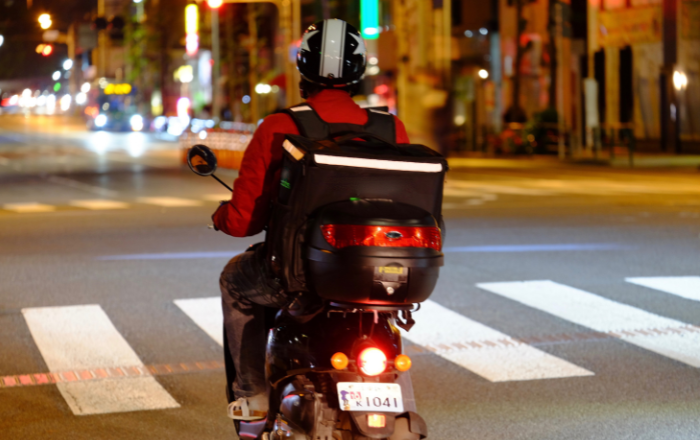 Câmara aprova urgência para votação de vale-refeição para entregadores de app