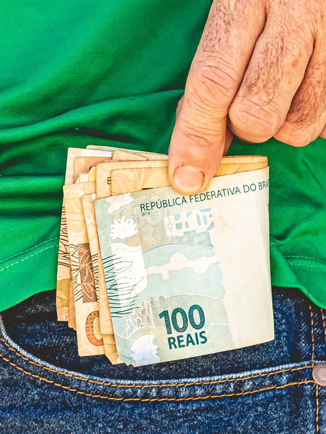 Governo libera abono extra do PIS/PASEP neste sábado (15)