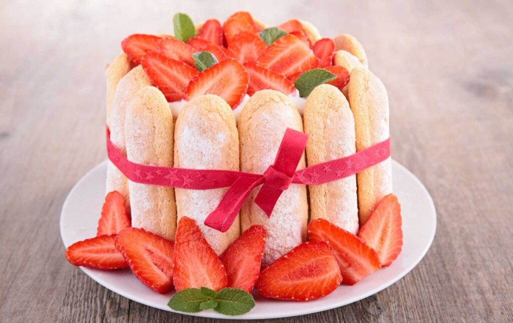 sobremesa de natal - charlotte de morango